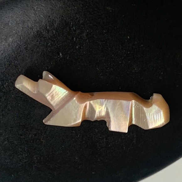 Handmade Other - Vintage Native American Zuni Hand Carved Coyote Fetish Shell Animal Bead .9"